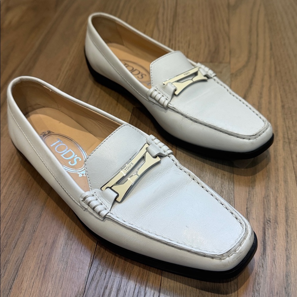 Tod's designer $795 Double T Leather White cream Women's Loafers Sz 38 7 7.5